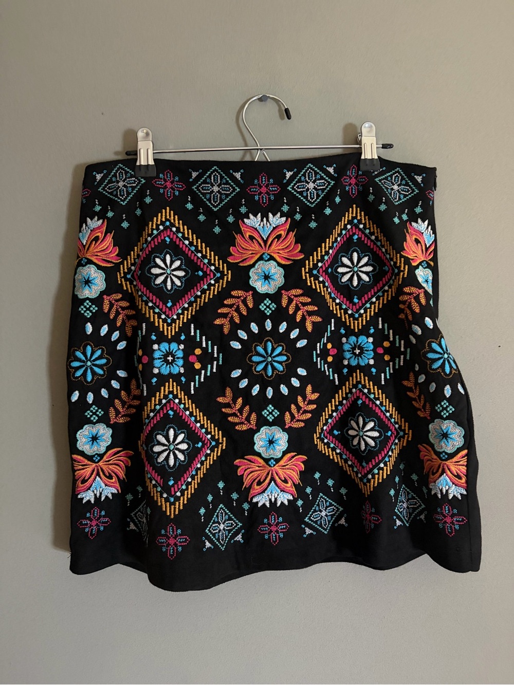Savanna Jane NWT Black Mini Skirt Multicolor Embroidered Floral Boho Festival - Picture 1 of 11